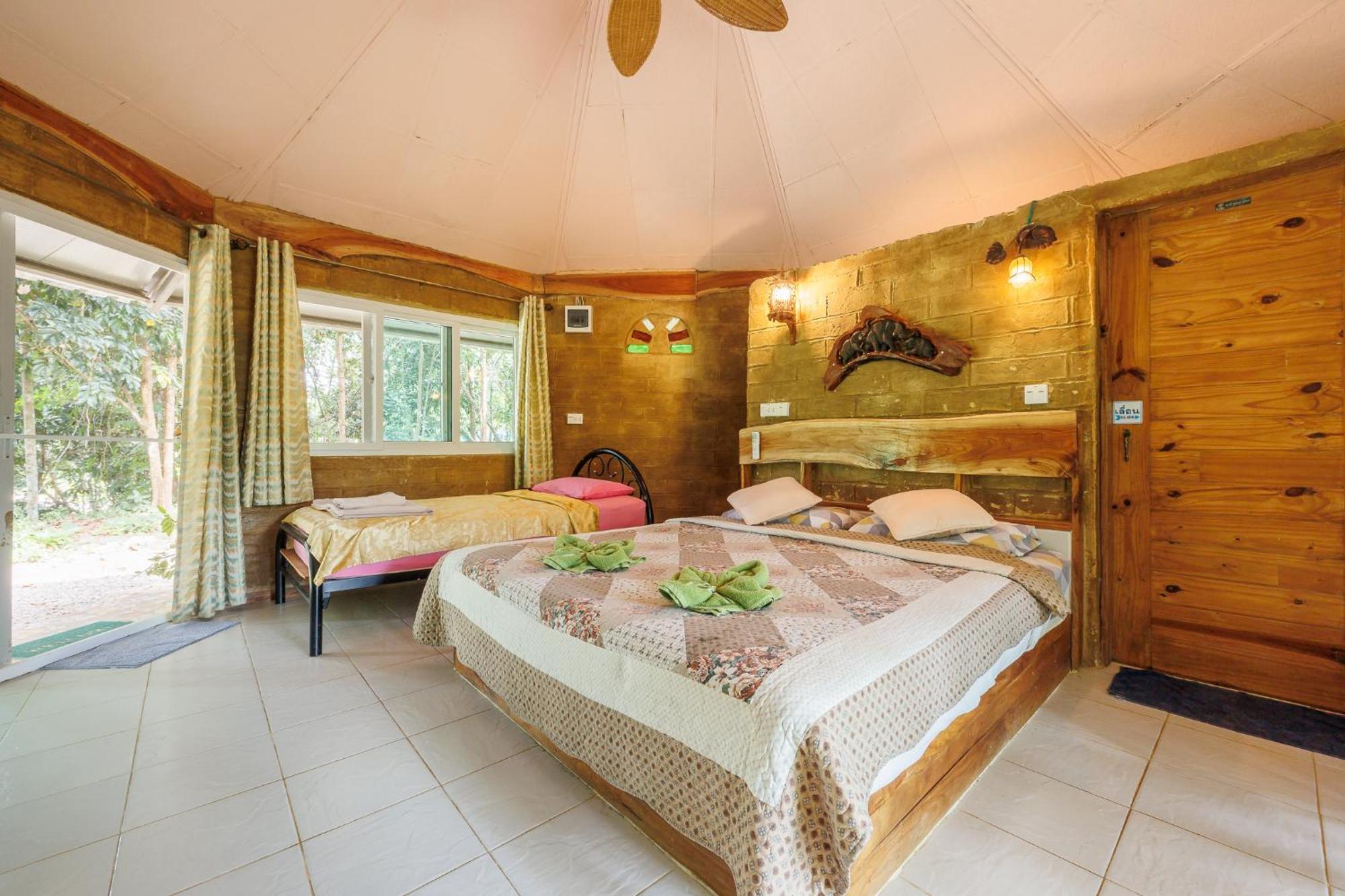 Baandin Chiewlarn Resort